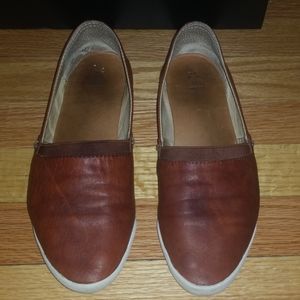 Frye Melanie slip-on flats